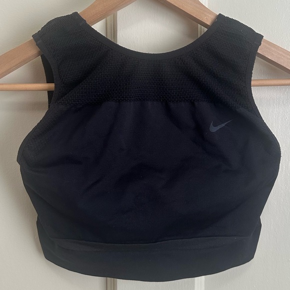 Nike Tops - Nike crop top